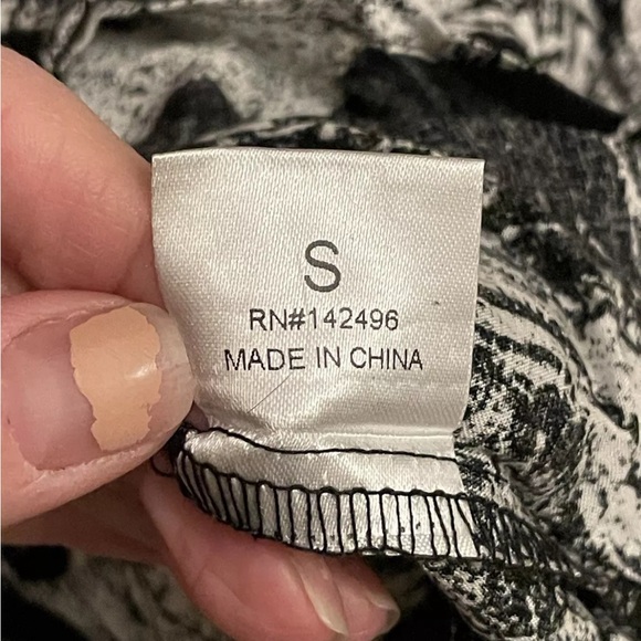 RENAMED black white sleeveless crop top small S - Picture 4 of 5